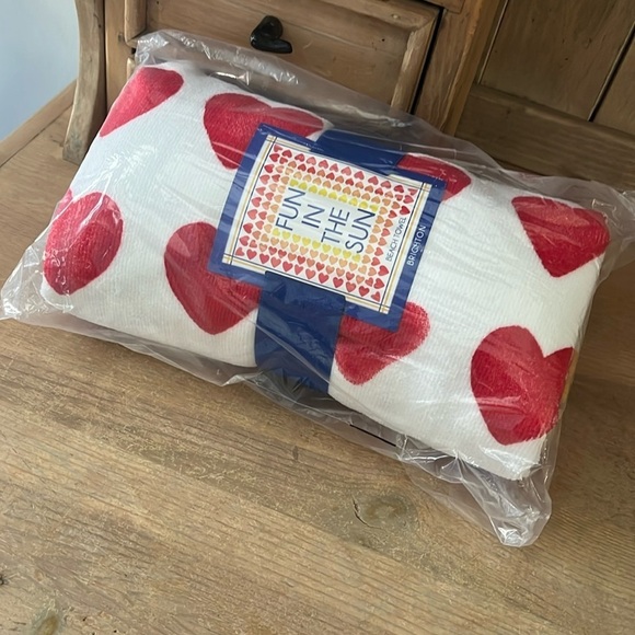 Brighton Fun in the Sun Beach Pool Towel NWT Ombre Hearts 60” x 40” - Picture 3 of 6